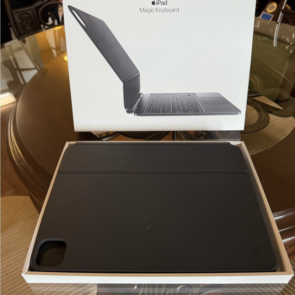 Apple iPad Pro 11in Magic Keyboard - Dark Gray - Picture 2 of 10